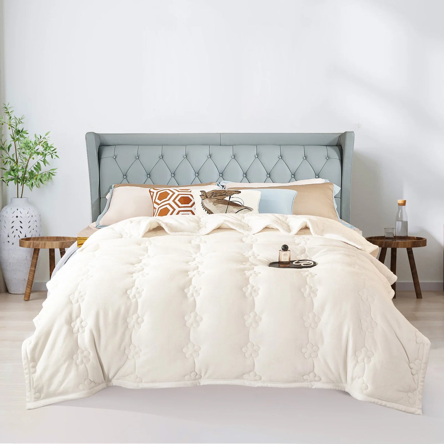 Coral Fleece Autumn Winter Warm Blankets for Bed 3 Layers Thicken Flannel Blanket Quilt Soft Comfortable Warmth Quilts Washable